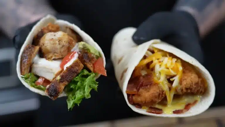 Cheesy Garlic Chicken Wraps: A Flavorful Feast!