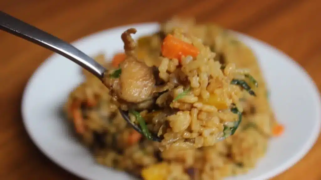 How to Make Curry Fried Rice with Chicken – Easy & Flavorful Recipe 5 Chicken curry fried rice with tender pieces and spices