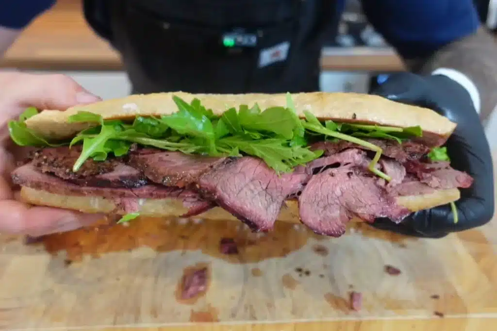 How to Make the Perfect Knob Sandwich: A Step-by-Step Guide 6 Finished knob sandwich with roast beef and arugula