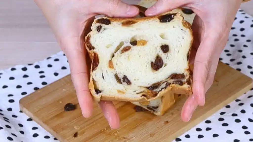 Traditional Reka Bread Recipe – How to Make It at Home Easily 4 Reka bread recipe raisin slice