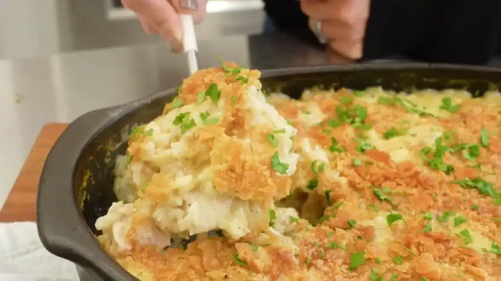 Mamaw’s Chicken and Rice Casserole – Creamy Southern Classic 3 Chicken and rice casserole recipe with breadcrumbs