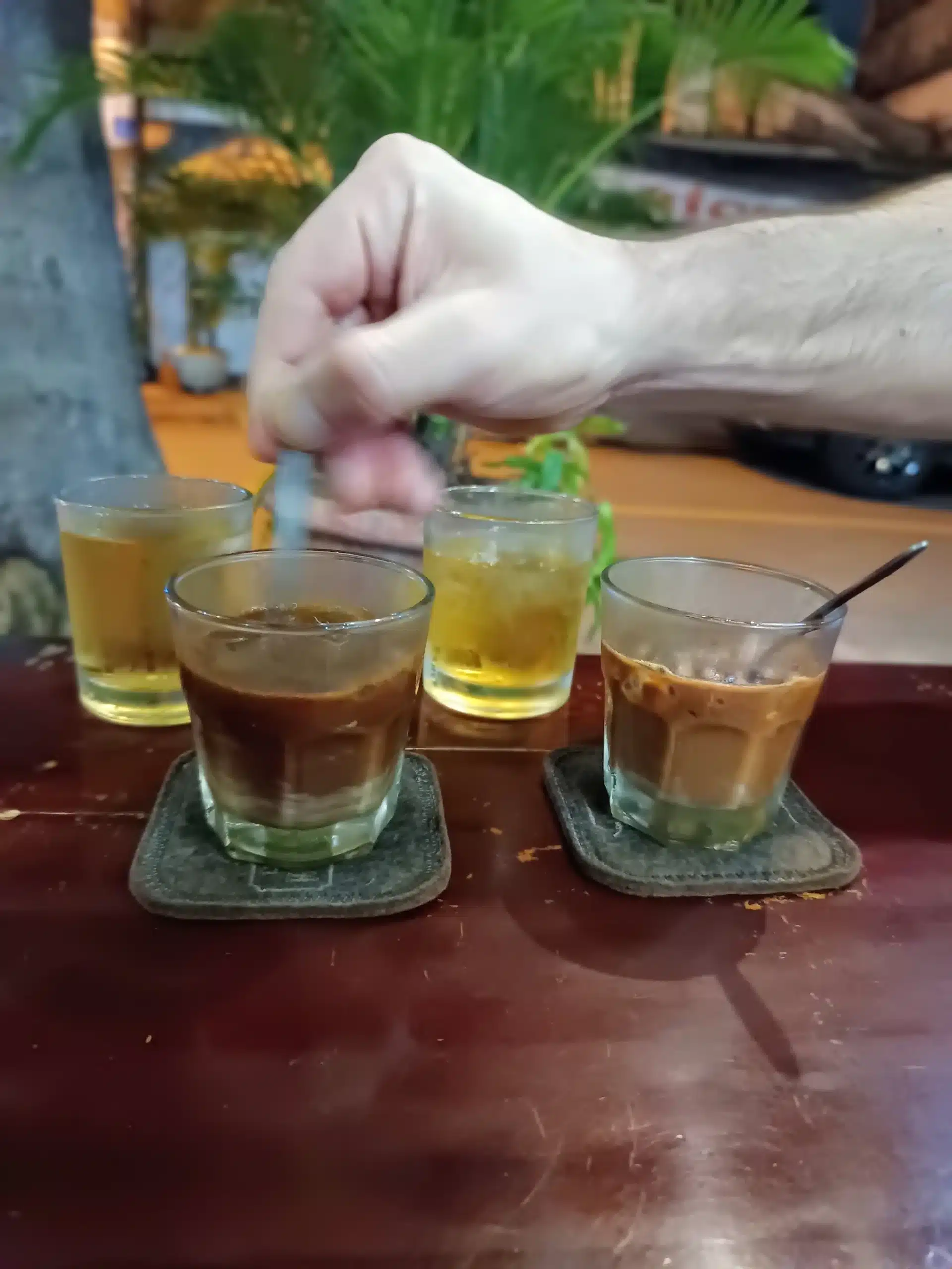 The Ultimate Ca Phe Sua Da Recipe 2 Stirring Ca Phe Sua Da