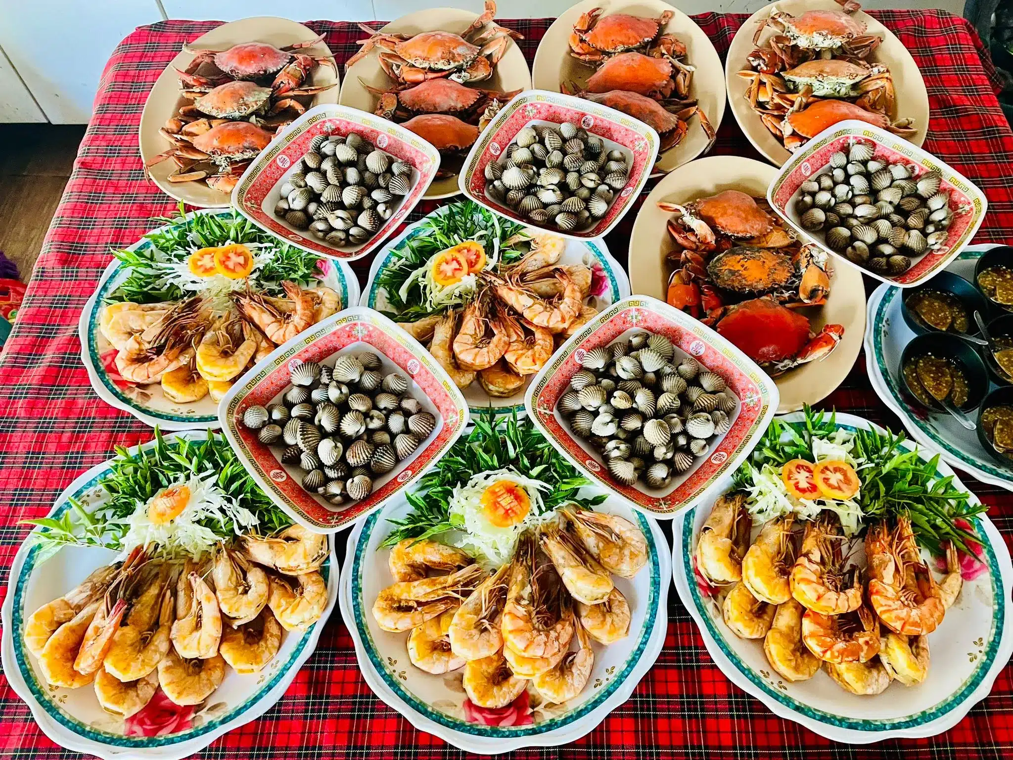 An array of prawn and crab dishes served at Tua Tee Seafood.