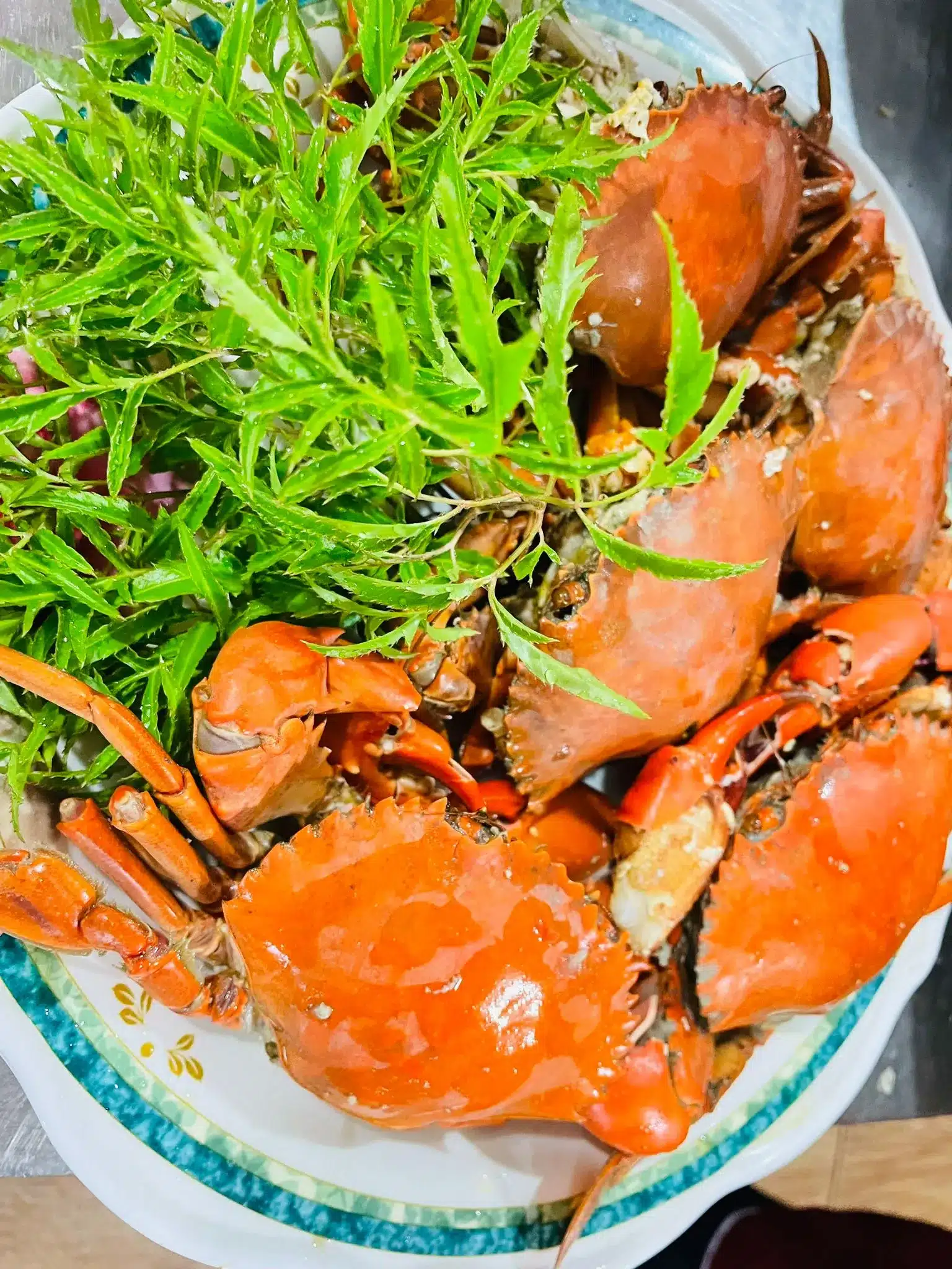 Freshly prepared red crabs served with professional hospitality precision