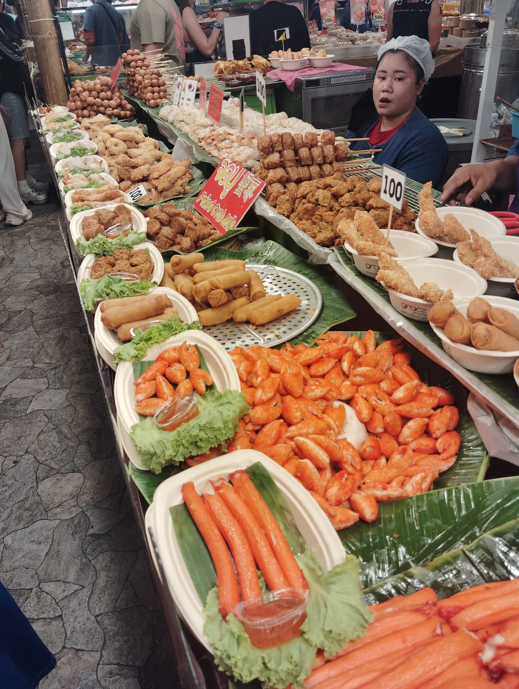 Bangkok street food guide 2026 baseline audit showing a traditional stall with pre-cooked food displayed in bags for reheating.