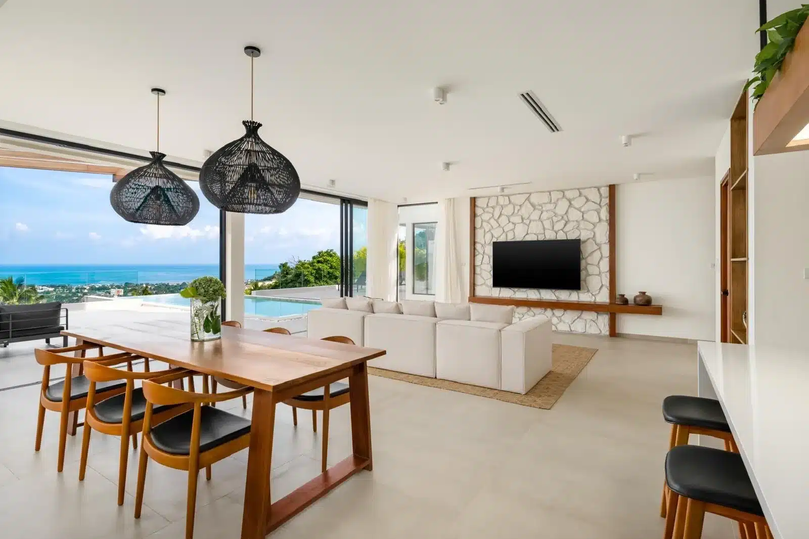 Safe way to find a villa in Koh Samui, luxury villa living area