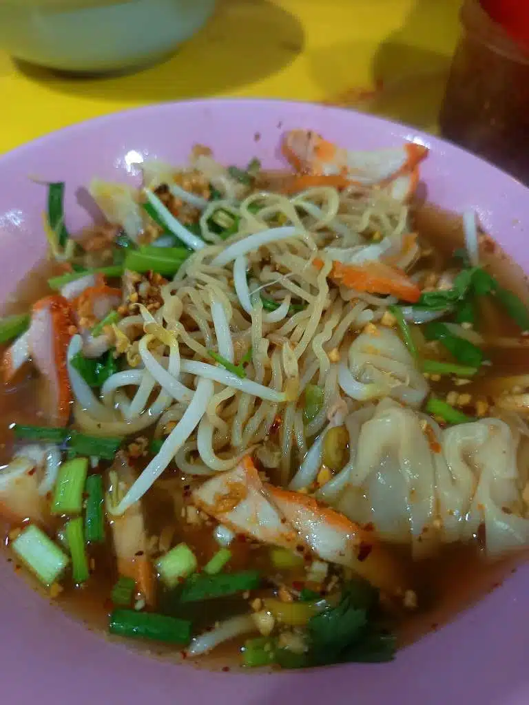Ba mee kiew moo daeng with roasted red pork, wontons, and bean sprouts from a Mae Nam street cart, Koh Samui