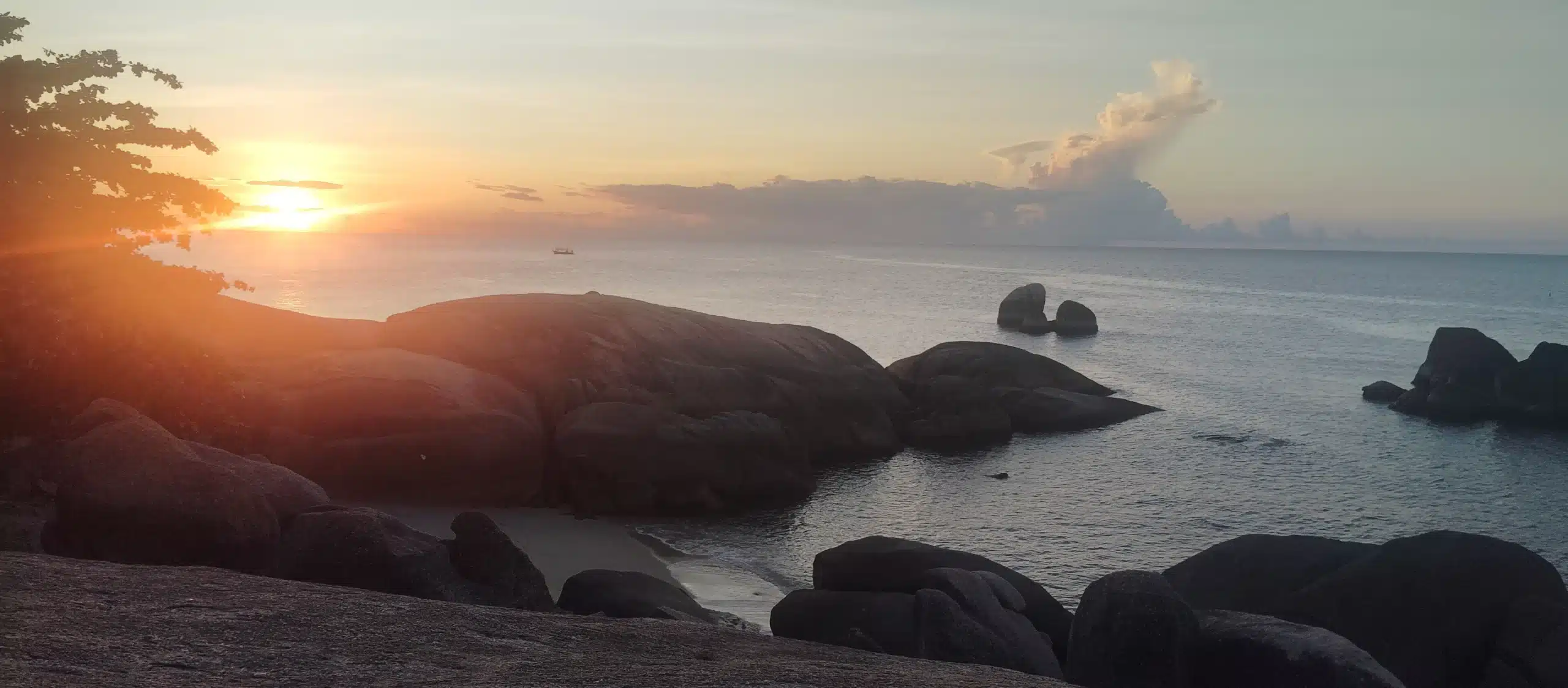 Hin Ta and Hin Yai rocks at sunrise on Koh Samui south coast near Lamai — our family stay hero